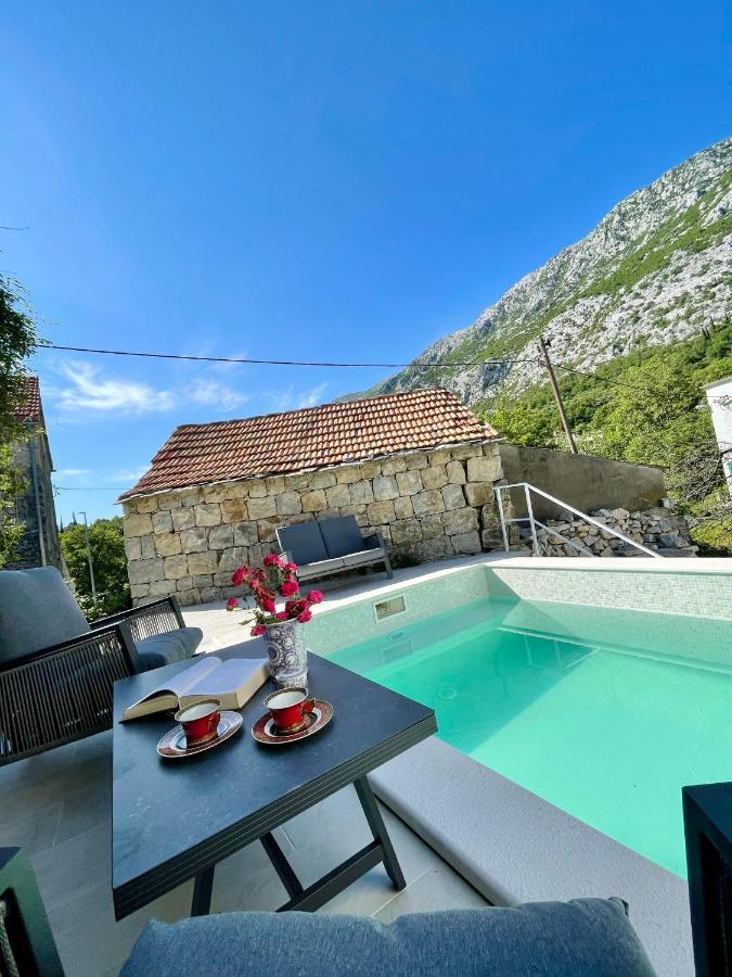 Maison Laurel - Beautiful Stone Estate With Private Pool, Near Split And Omis Gata Exterior foto