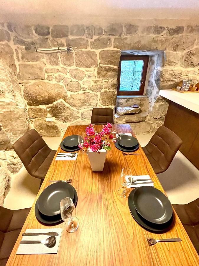 Maison Laurel - Beautiful Stone Estate With Private Pool, Near Split And Omis Gata Exterior foto