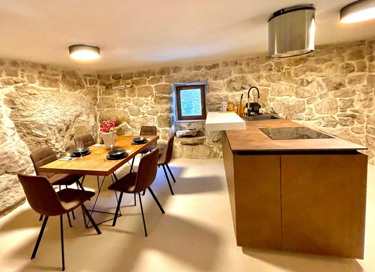 Maison Laurel - Beautiful Stone Estate With Private Pool, Near Split And Omis Gata Exterior foto