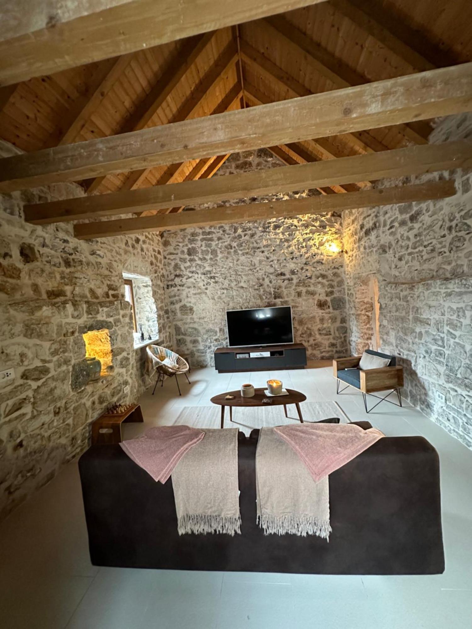 Maison Laurel - Beautiful Stone Estate With Private Pool, Near Split And Omis Gata Exterior foto