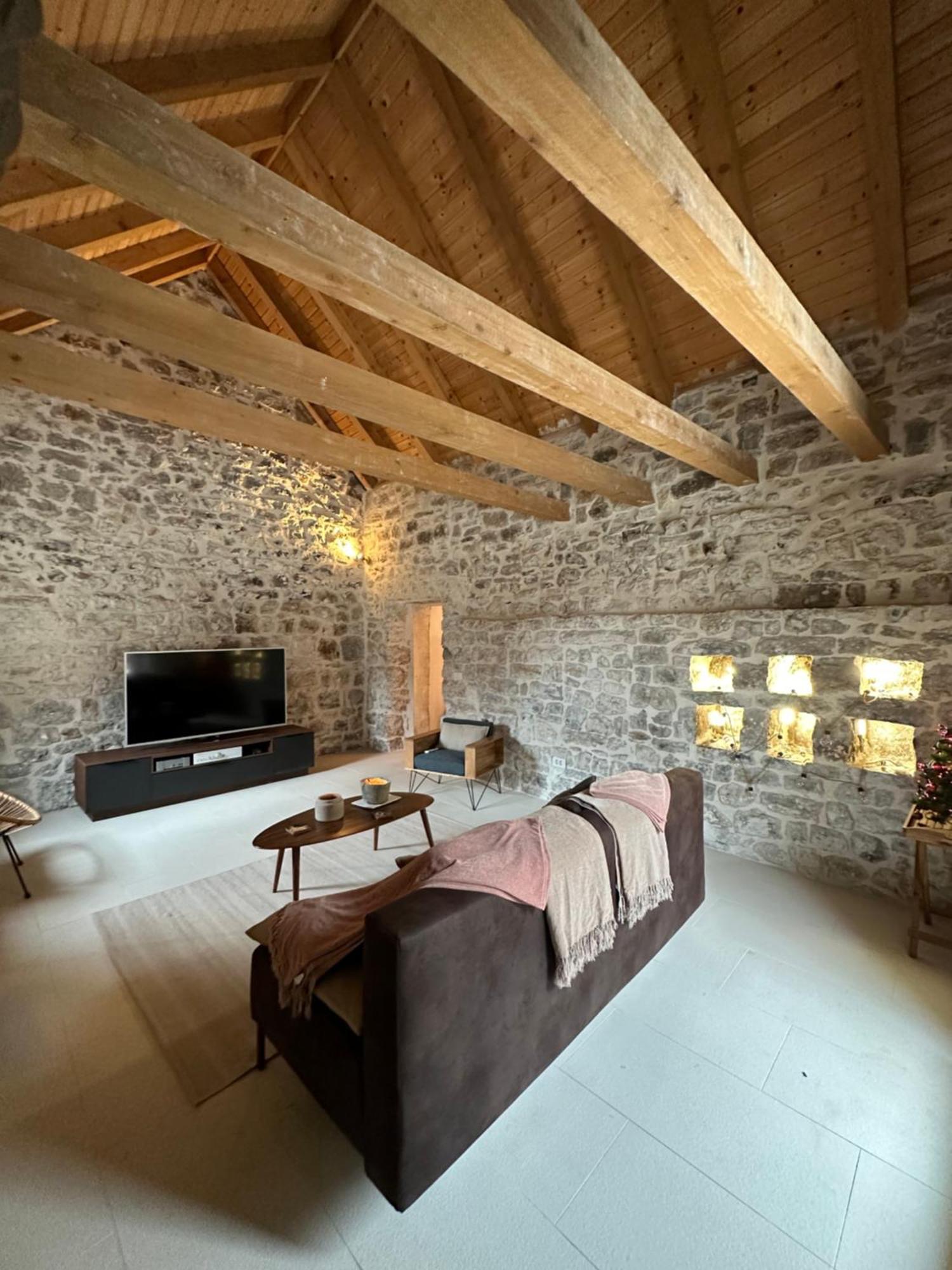 Maison Laurel - Beautiful Stone Estate With Private Pool, Near Split And Omis Gata Exterior foto