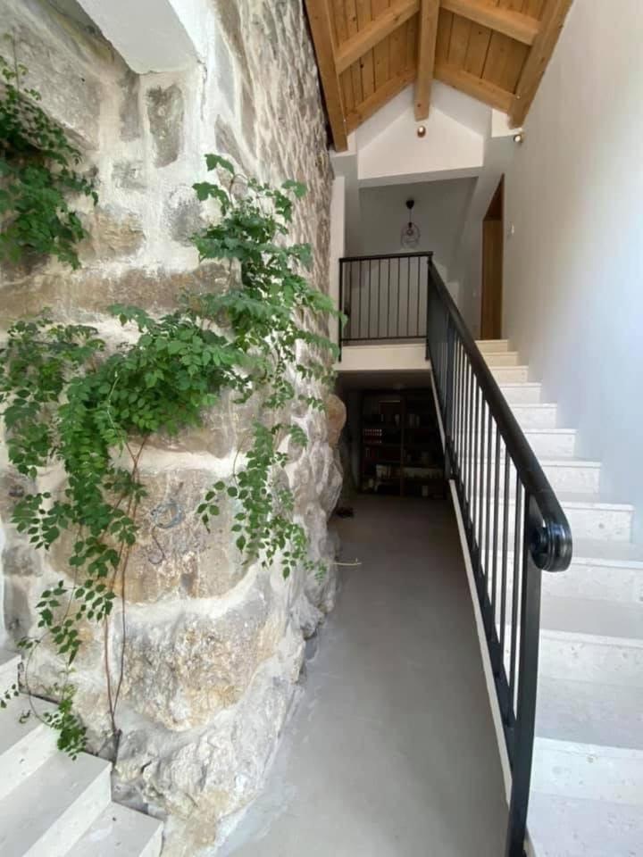 Maison Laurel - Beautiful Stone Estate With Private Pool, Near Split And Omis Gata Exterior foto